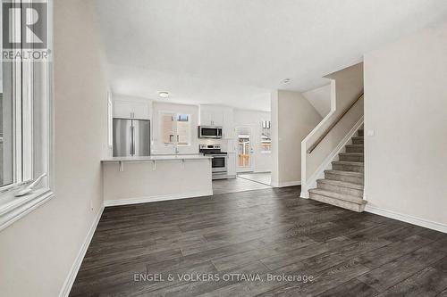 149 Ryan Reynolds Way, Ottawa, ON - Indoor Photo Showing Kitchen