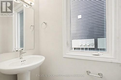 149 Ryan Reynolds Way, Ottawa, ON - Indoor Photo Showing Bathroom