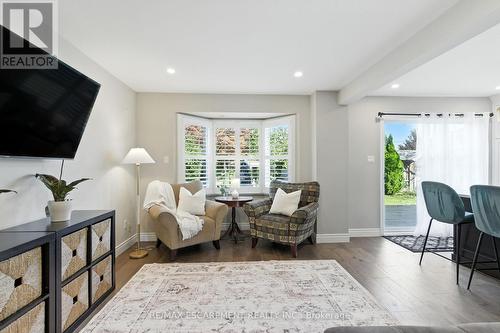 2 Caledonia Avenue, Haldimand, ON - Indoor Photo Showing Living Room