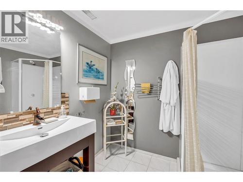 156 Stevens Court, Penticton, BC - Indoor Photo Showing Bathroom