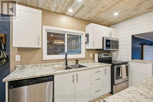 354 Muskoka 10 Road, Huntsville (Stephenson), ON - Indoor Photo Showing Kitchen With Double Sink With Upgraded Kitchen