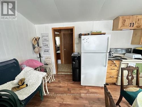9 Martha Drive, Mckellar, ON - Indoor Photo Showing Kitchen