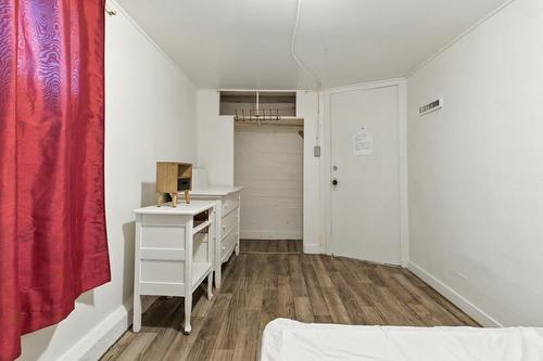 10256  95 St, Edmonton, AB - Indoor