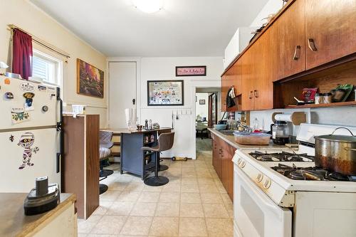 10256  95 St, Edmonton, AB - Indoor Photo Showing Kitchen