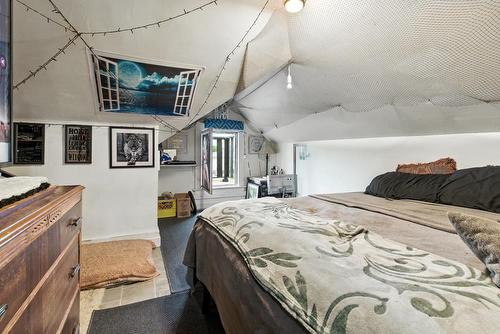 10256  95 St, Edmonton, AB - Indoor Photo Showing Bedroom