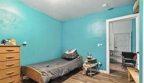 10260  95 St, Edmonton, AB - Indoor Photo Showing Bedroom