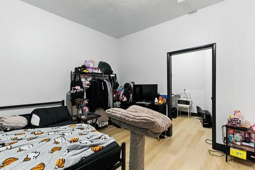 10260  95 St, Edmonton, AB - Indoor Photo Showing Bedroom