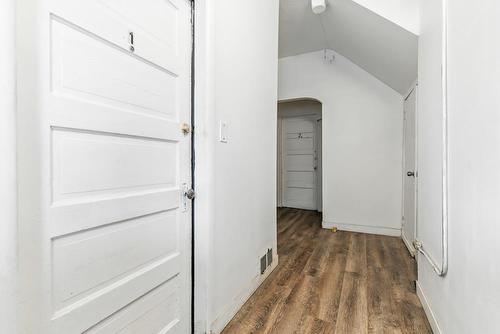 10260  95 St, Edmonton, AB - Indoor Photo Showing Other Room