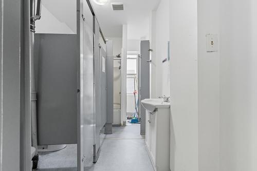 10665  96 St Nw, Edmonton, AB - Indoor