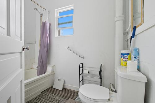9519  103 Avenue, Edmonton, AB - Indoor Photo Showing Bathroom