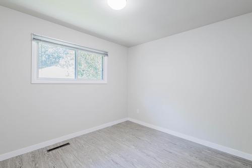 8504  98 Street, Edmonton, AB - Indoor Photo Showing Other Room