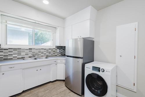 8504  98 Street, Edmonton, AB - Indoor Photo Showing Laundry Room