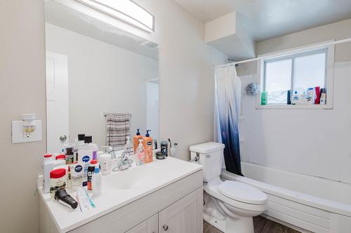 8504  98 Street, Edmonton, AB - Indoor Photo Showing Bathroom