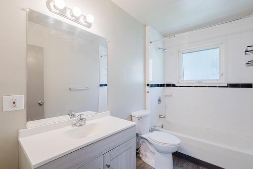 8504  98 Street, Edmonton, AB - Indoor Photo Showing Bathroom