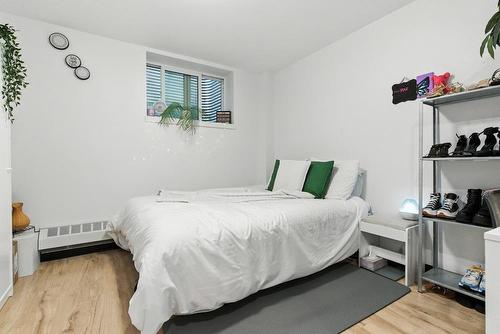 9517  103 Ave Nw, Edmonton, AB - Indoor Photo Showing Bedroom