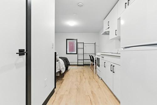 9517  103 Ave Nw, Edmonton, AB - Indoor Photo Showing Other Room