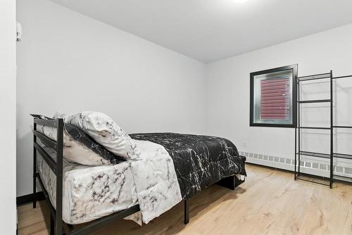 9517  103 Ave Nw, Edmonton, AB - Indoor Photo Showing Bedroom