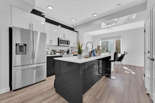 7903  122 Avenue, Edmonton, AB - Indoor Photo Showing Kitchen With Upgraded Kitchen