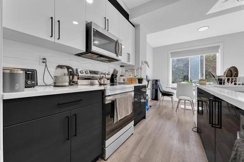 7903  122 Avenue, Edmonton, AB - Indoor Photo Showing Kitchen With Upgraded Kitchen