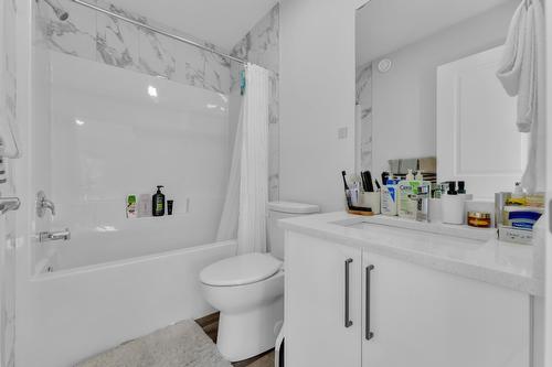 7903  122 Avenue, Edmonton, AB - Indoor Photo Showing Bathroom