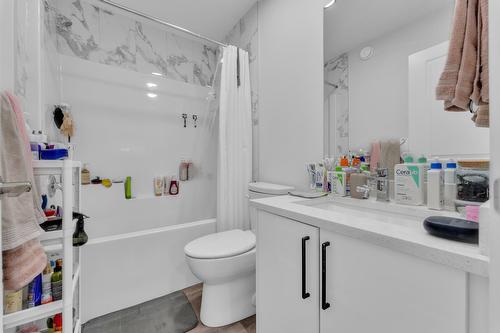 7903  122 Avenue, Edmonton, AB - Indoor Photo Showing Bathroom