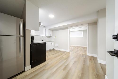 6418  132 Avenue, Edmonton, AB - Indoor Photo Showing Kitchen