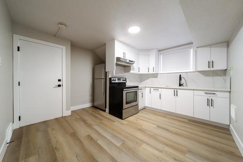 6418  132 Avenue, Edmonton, AB - Indoor Photo Showing Kitchen
