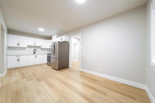 6418  132 Avenue, Edmonton, AB - Indoor Photo Showing Kitchen