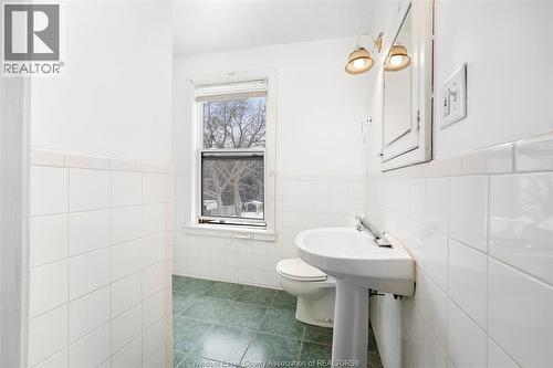3522 Sandwich Street, Windsor, ON - Indoor Photo Showing Bathroom