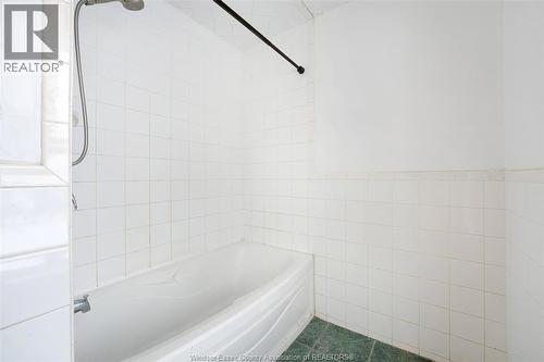 3522 Sandwich Street, Windsor, ON - Indoor Photo Showing Bathroom