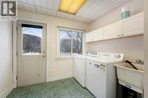 3522 Sandwich Street, Windsor, ON - Indoor Photo Showing Laundry Room
