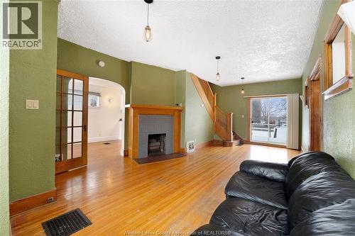 3522 Sandwich Street, Windsor, ON - Indoor Photo Showing Living Room With Fireplace