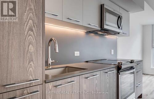719 - 30 Baseball Place, Toronto, ON - Indoor Photo Showing Kitchen With Upgraded Kitchen