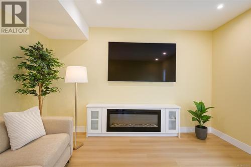 (Prop)Sl1 169 Hunter Way, Ladysmith, BC - Indoor With Fireplace