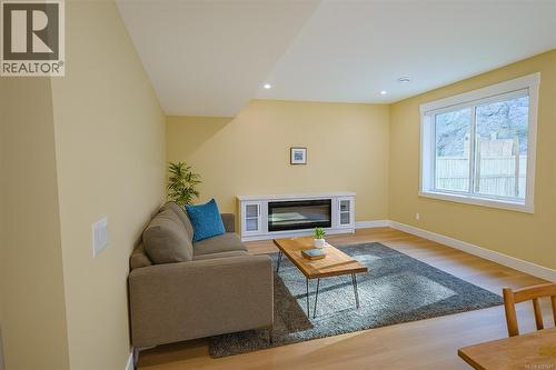 (Prop)Sl1 169 Hunter Way, Ladysmith, BC - Indoor Photo Showing Living Room With Fireplace