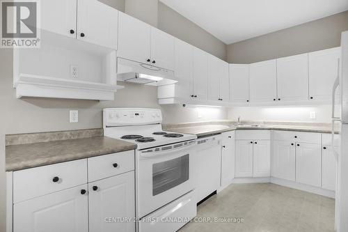 45 - 1555 Highbury Avenue N, London East (East A), ON - Indoor Photo Showing Kitchen