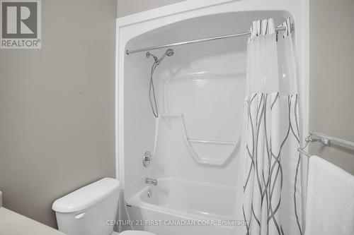 45 - 1555 Highbury Avenue N, London East (East A), ON - Indoor Photo Showing Bathroom