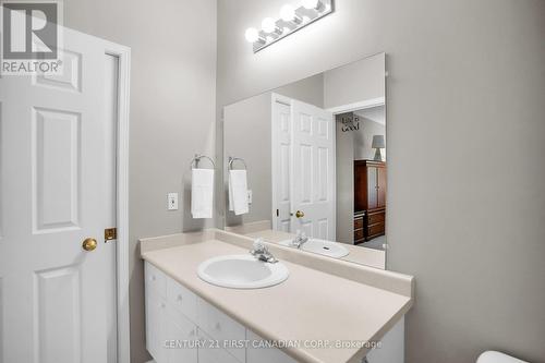 45 - 1555 Highbury Avenue N, London East (East A), ON - Indoor Photo Showing Bathroom