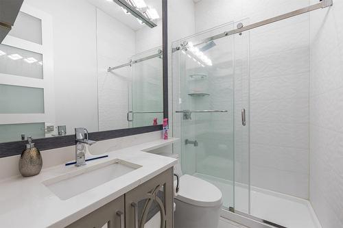 13306 90 Avenue, Surrey, BC - Indoor Photo Showing Bathroom