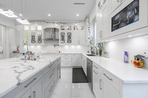 13306 90 Avenue, Surrey, BC - Indoor Photo Showing Kitchen With Upgraded Kitchen