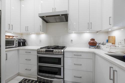 13306 90 Avenue, Surrey, BC - Indoor Photo Showing Kitchen With Upgraded Kitchen