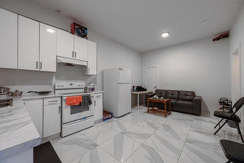 13306 90 Avenue, Surrey, BC - Indoor Photo Showing Kitchen