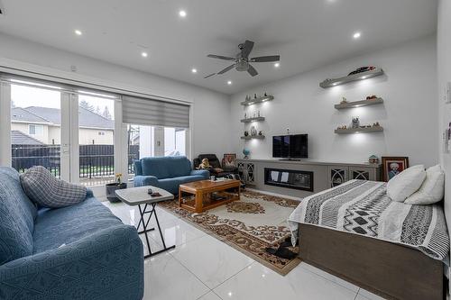 13306 90 Avenue, Surrey, BC - Indoor Photo Showing Living Room