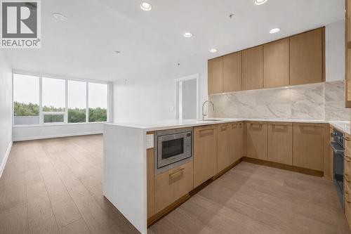 1005 3533 Ross Drive Drive, Vancouver, BC - Indoor Photo Showing Kitchen