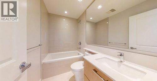1005 3533 Ross Drive Drive, Vancouver, BC - Indoor Photo Showing Bathroom