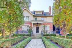 15 CASTLE FRANK CRESCENT  Toronto, ON M4W 3A2