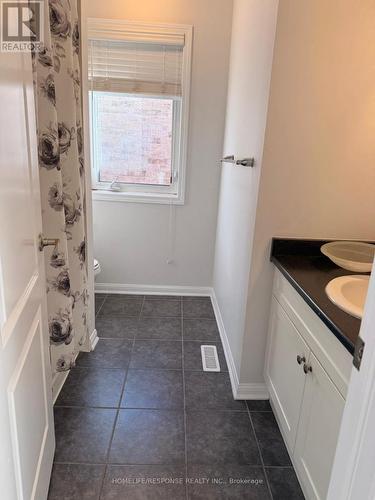 1059 Savoline Boulevard, Milton, ON - Indoor Photo Showing Bathroom