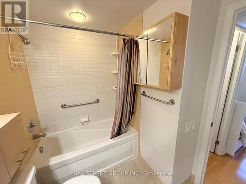 3101 - 21 Carlton Street, Toronto, ON - Indoor Photo Showing Bathroom