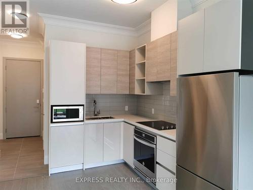 107 - 396 Highway 7 Road E, Richmond Hill, ON - Indoor Photo Showing Kitchen