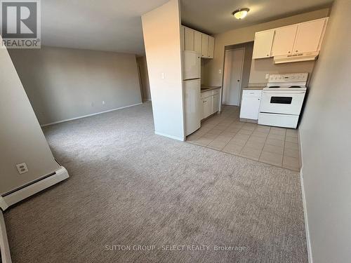 6 - 79 Baldoon Road, Chatham-Kent, ON - Indoor Photo Showing Kitchen